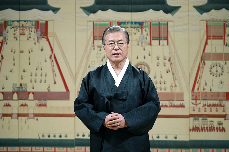 President Moon Jae-in on Sept. 11 delivers a Chuseok message to the nation at Cheong Wa Dae. (Cheong Wa Dae)